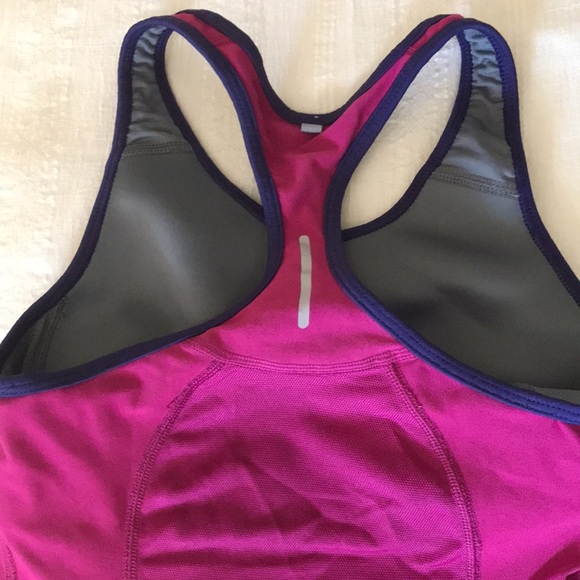 Ladies Nike Dri-Fit Built in Bra Fuchsia Racerback Top - Picture 6 of 9